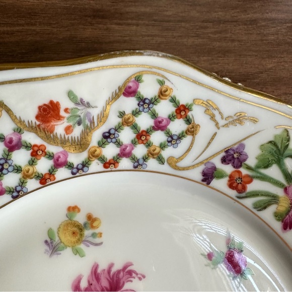 Schumann Bavaria Dresden Chateau 9” Dinner Plate Mixed Flowers with Gold Rim - Picture 2 of 6